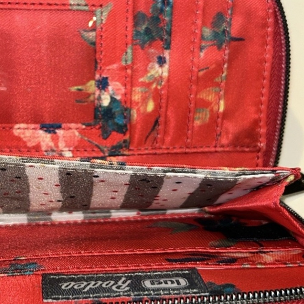 Lug Rodeo Compact RFID Wristlet Wallet - Bouquet Red-NWT - Picture 3 of 6